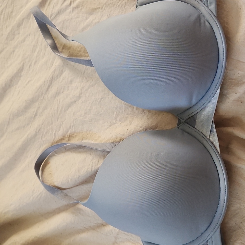 32 D lightly padded bra